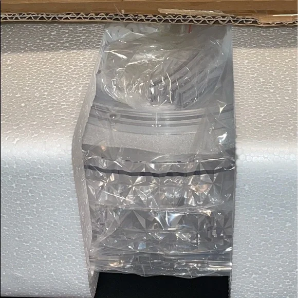 🆕 Cosmetic Storage Organizer - Picture 10 of 13